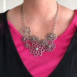 * must bundle to get $4 price* bouquet silver flower necklace